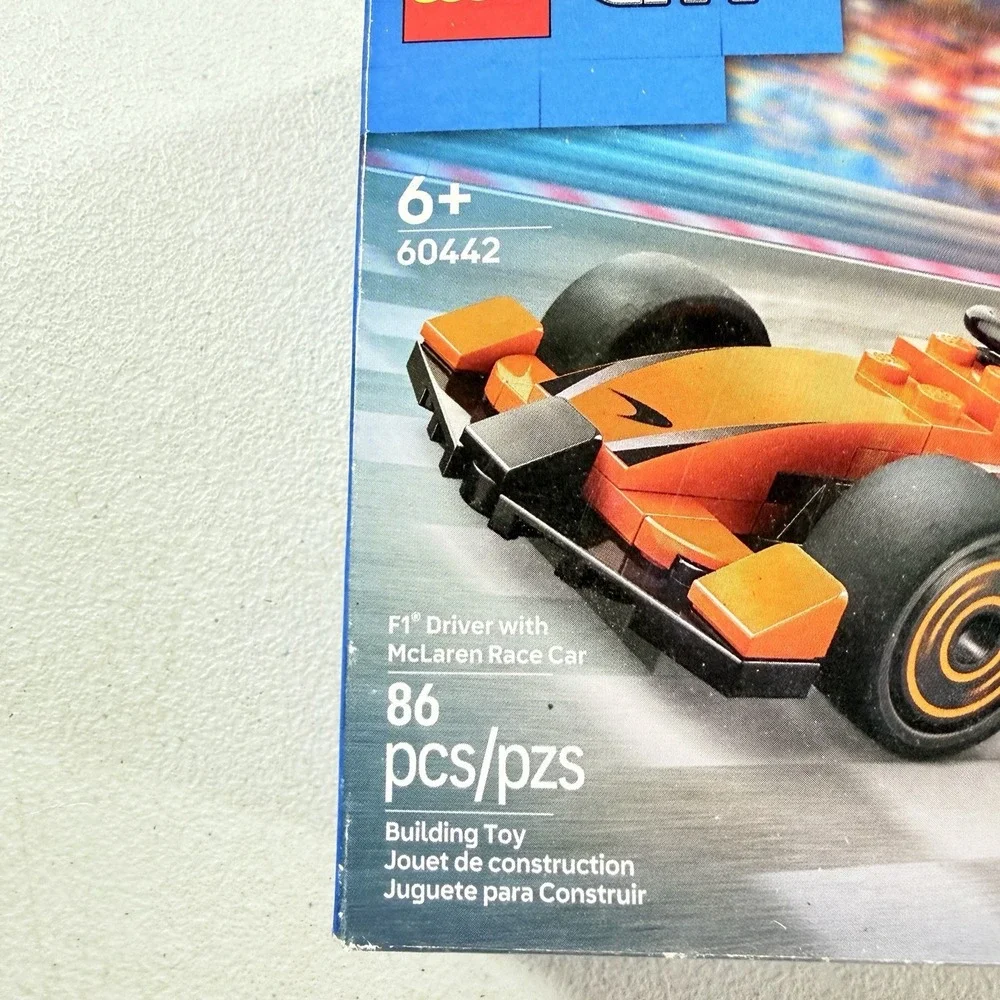 LEGO CITY: F1 Driver with Mclaren Race Car (60442)‎
